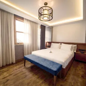 Blu 4*, Istanboel Turkije