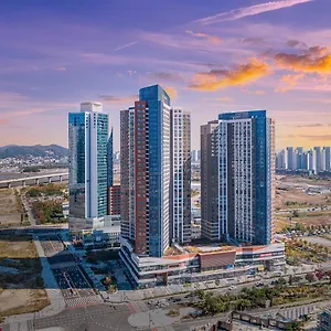  Apartment Urbanstay Songdo Moonlight Park