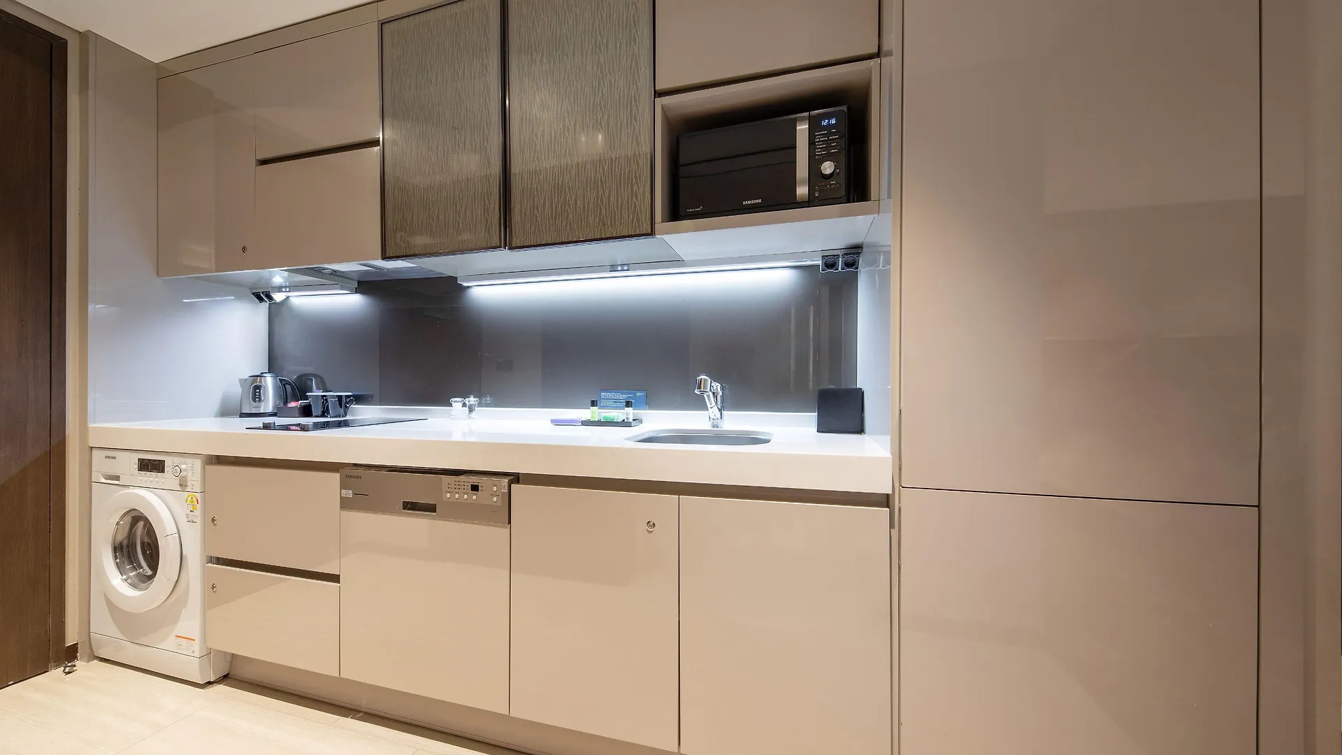 Oakwood Premier Incheon Aparthotel 5*,  South Korea