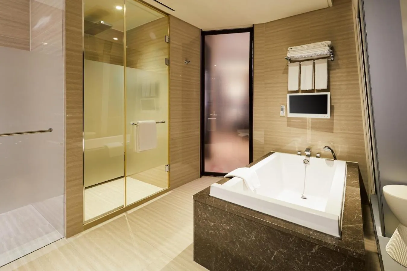 Oakwood Premier Incheon Aparthotel 5*,  South Korea